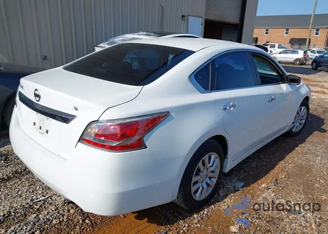 2015 Nissan Altima 2.5/2.5 S/2.5 Sl/2.5 Sv z USA, uszkodzony, nr VIN 1N4AL3AP3FN399271